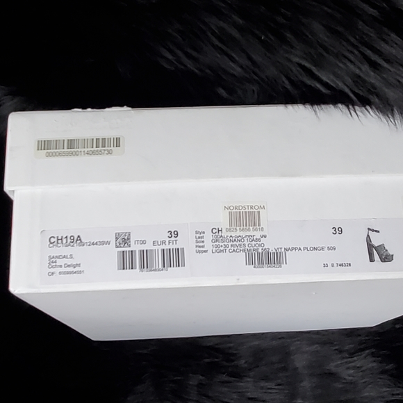 SOLD Chloé 'C' plaque platform sandals - Picture 12 of 12